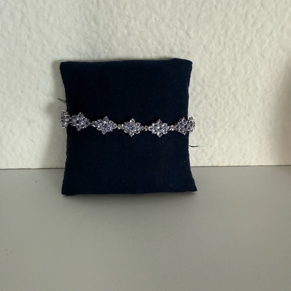 Jewelry - Elegant Silver Amethyst Bracelet